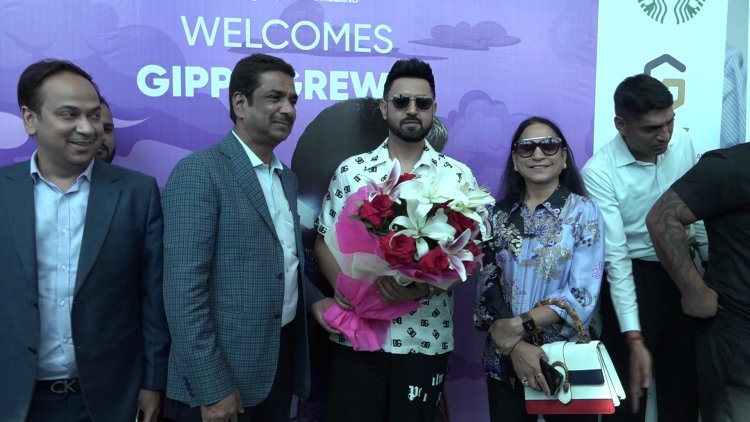 Starbucks Celebrity Lounge Inaugurates By Gippy Grewal At CP 67